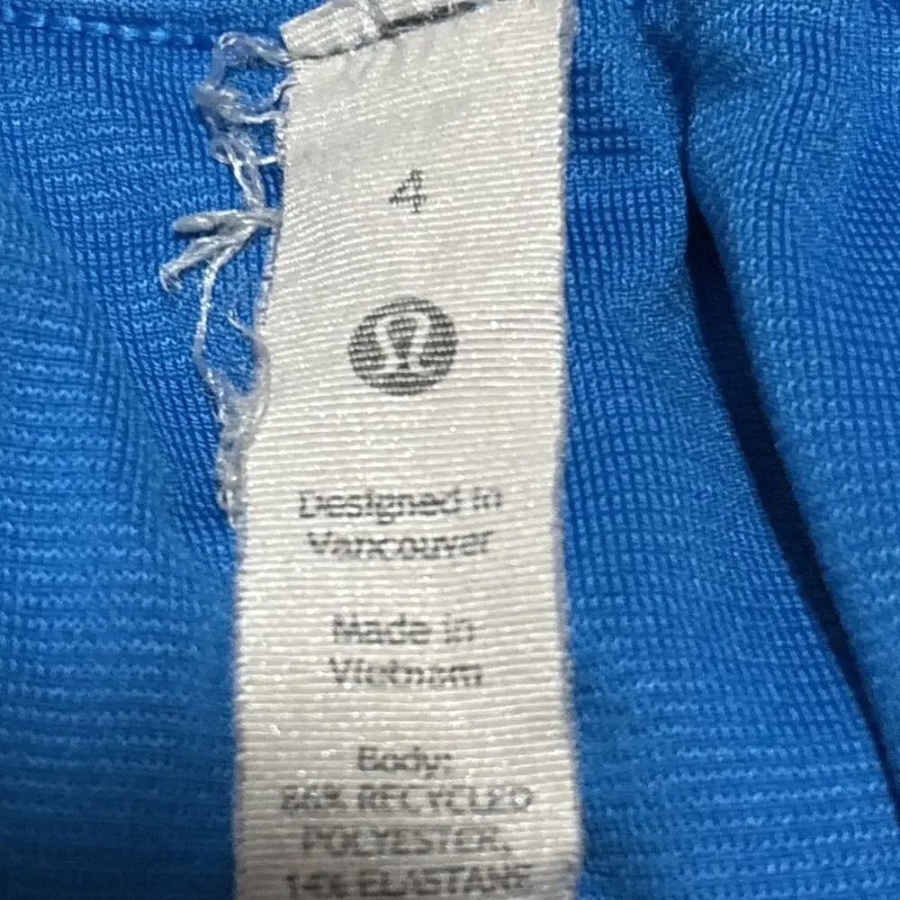 Lululemon Women's Hotty Hot Low Rise Lined poolside blue 2.5” shorts size 4